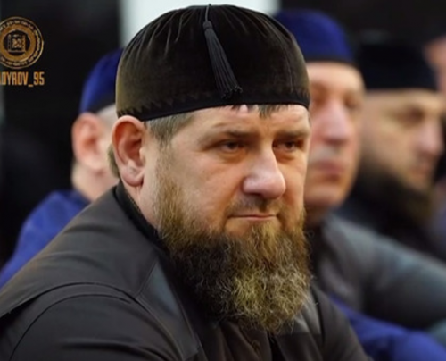 Рамзан Кадыров совершил рузбу в мечети им. дяди Пророка Мухаммада ﷺ
