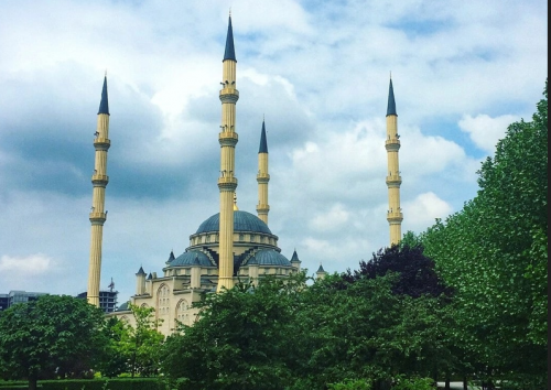 Посланник Аллах1а ﷺ сказал: «Бойтесь несправедливости, ибо, поистине, несправедливость (обернётся густым) мраком»
