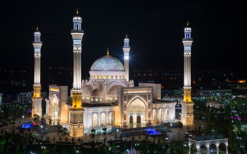 В честь дня рождения Пророка Мухаммада ﷺ верующие совершили обряд "зикр"