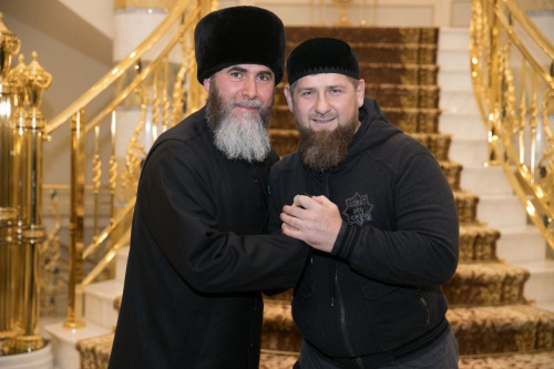 РАМЗАНУ ХАДЖИ КАДЫРОВУ ВРУЧИЛИ ОРДЕН КОМИТЕТА ПО ДЕЛАМ СЕМЕЙСТВА ПРОРОКА МУХАММАДА ПРИ ДУМ ЧР