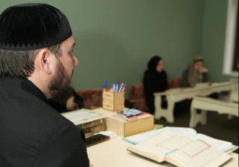 В с. Чечен-Аул вручили дипломы 17 мутаалимам