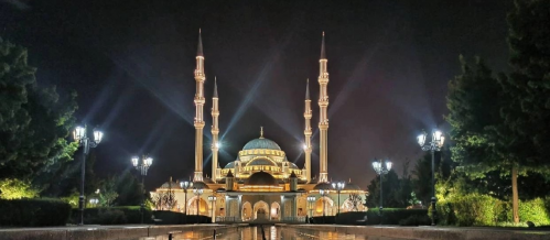 Посланник Аллаха ﷺ сказал: «Бойтесь несправедливости, ибо, поистине, несправедливость (обернётся густым) мраком» (Бухари, Муслим).