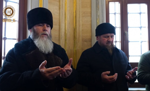Рамзан Кадыров посетил зиярт матери великого чеченского устаза Кунта-Хаджи Кишиева – уважаемой Хеди