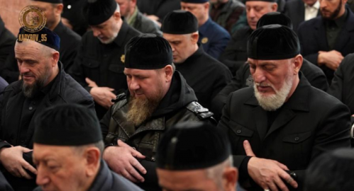 Рамзан Кадыров совершил праздничный намаз в мечети Ахмат-Юрта