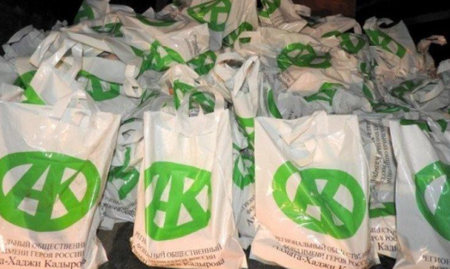 Фонд Кадырова раздал продукты нуждающимся семьям Гудермесского и Шелковского районов